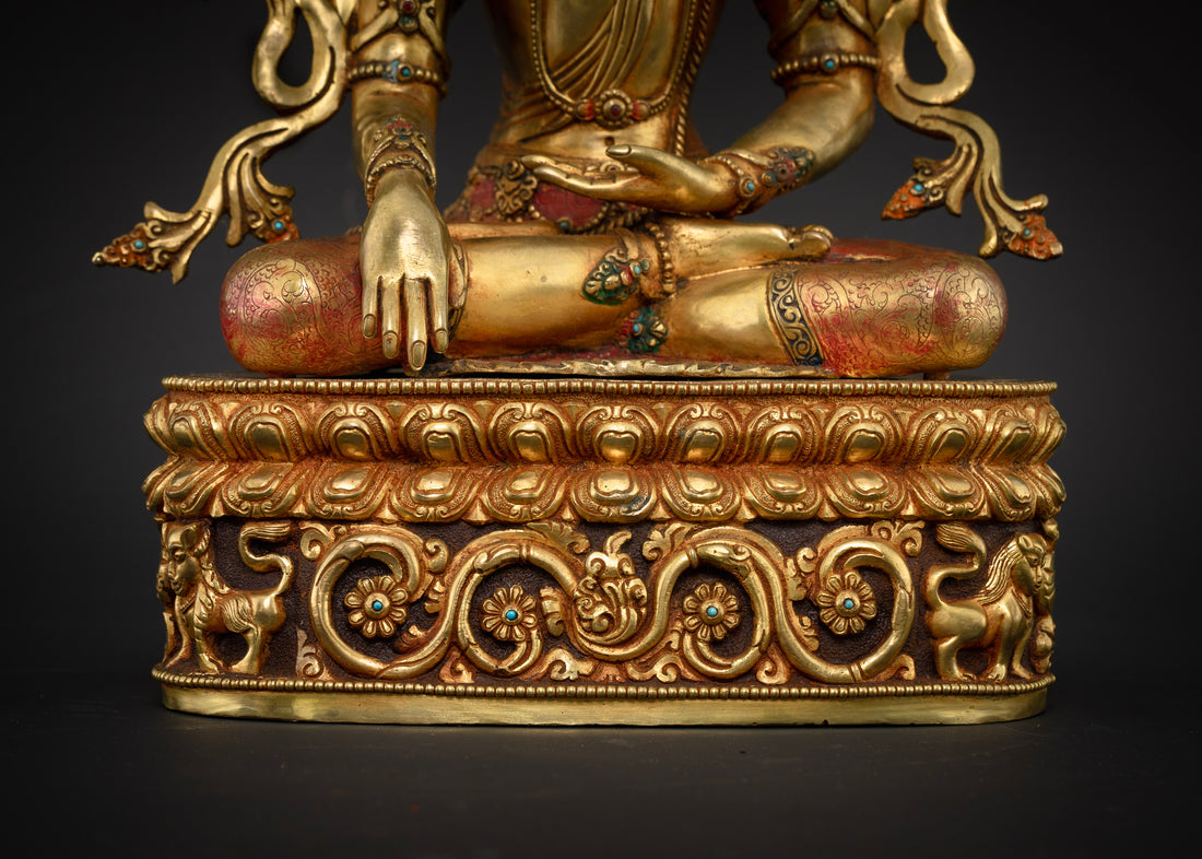 Majestic Shakyamuni Buddha Statue: Symbol of Peace