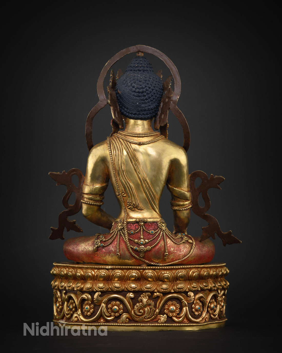 Majestic Shakyamuni Buddha Statue: Symbol of Peace