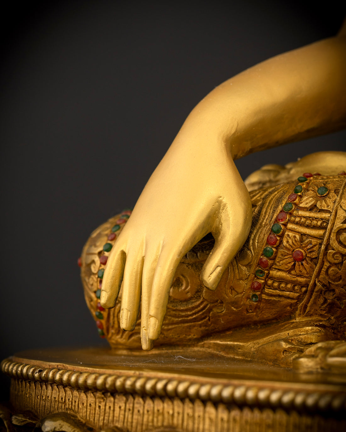 Buddha Shakyamuni: A Masterpiece in Full Gold and Precious Stones