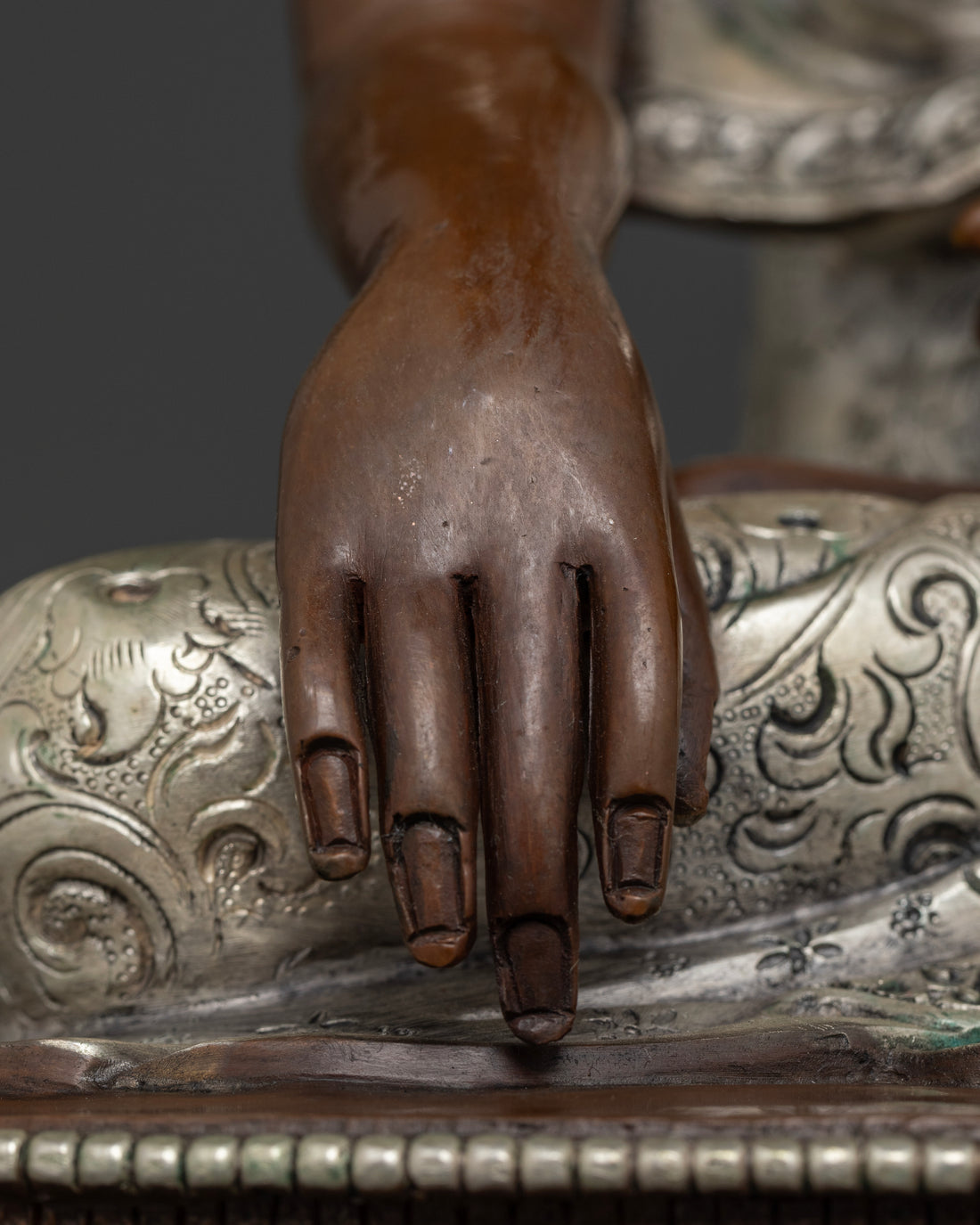 Oxidized Shakyamuni Buddha: The Path to Enlightenment and Tranquility