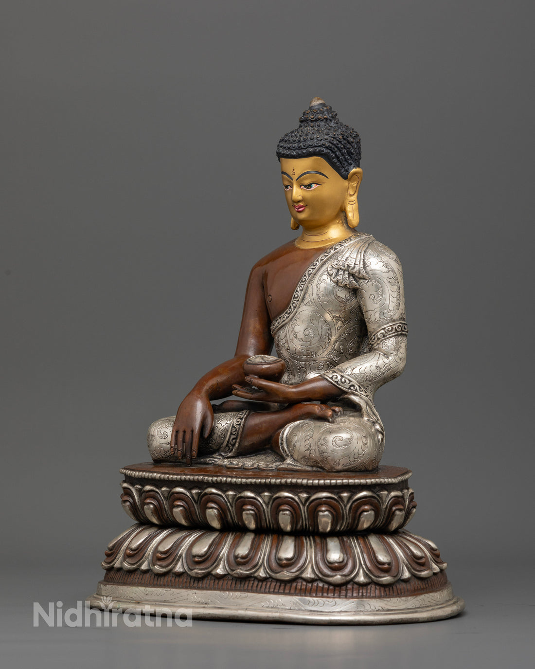 Antique Finish Shakyamuni Buddha Statue For Serenity and Focus