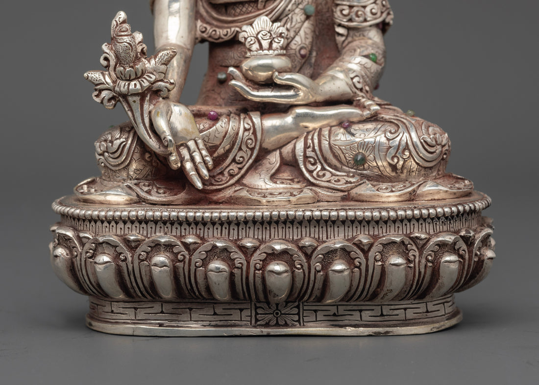 Buddha Shakyamuni: The Awakend Teacher Statue in Sliver