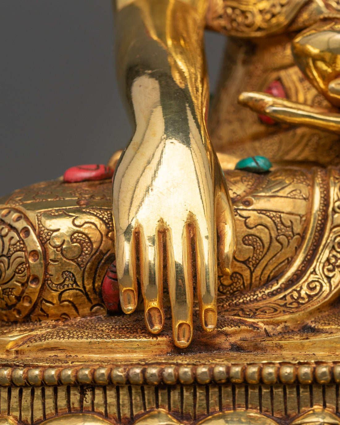 Shakyamuni Buddha: The Calm Heart of Enlightenment