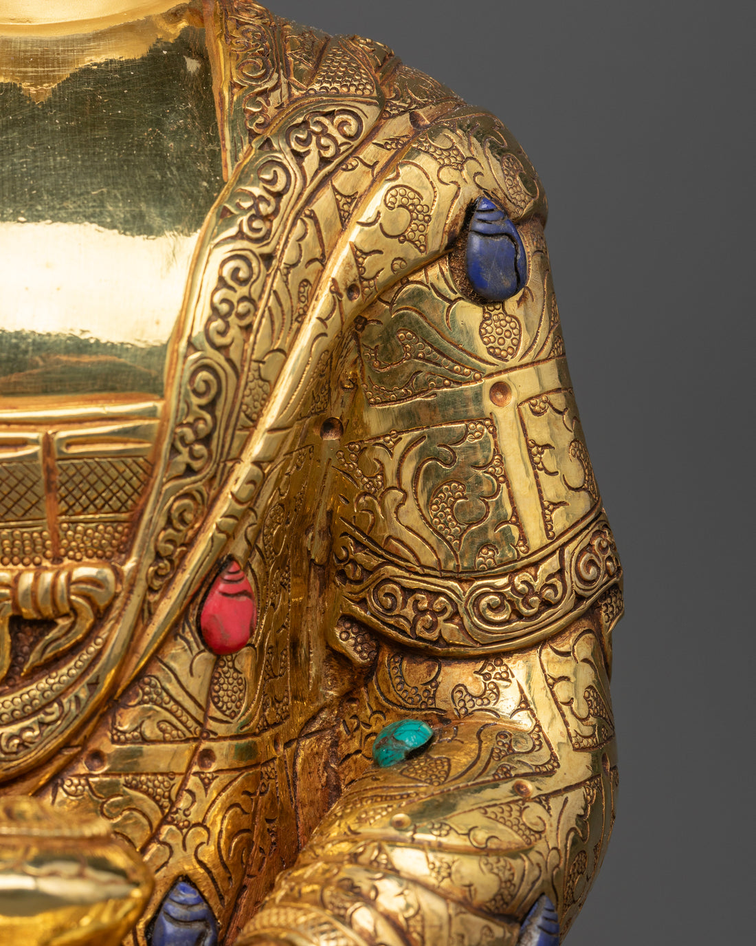 Shakyamuni Buddha: The Calm Heart of Enlightenment