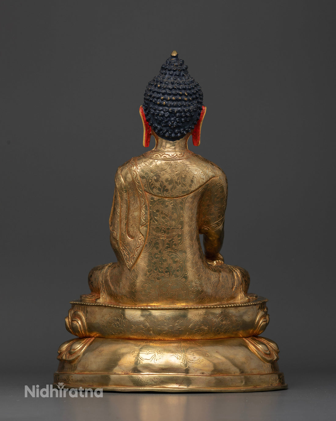 The Buddha's Radiant Presence: An Emblem of Serene Enlightenment