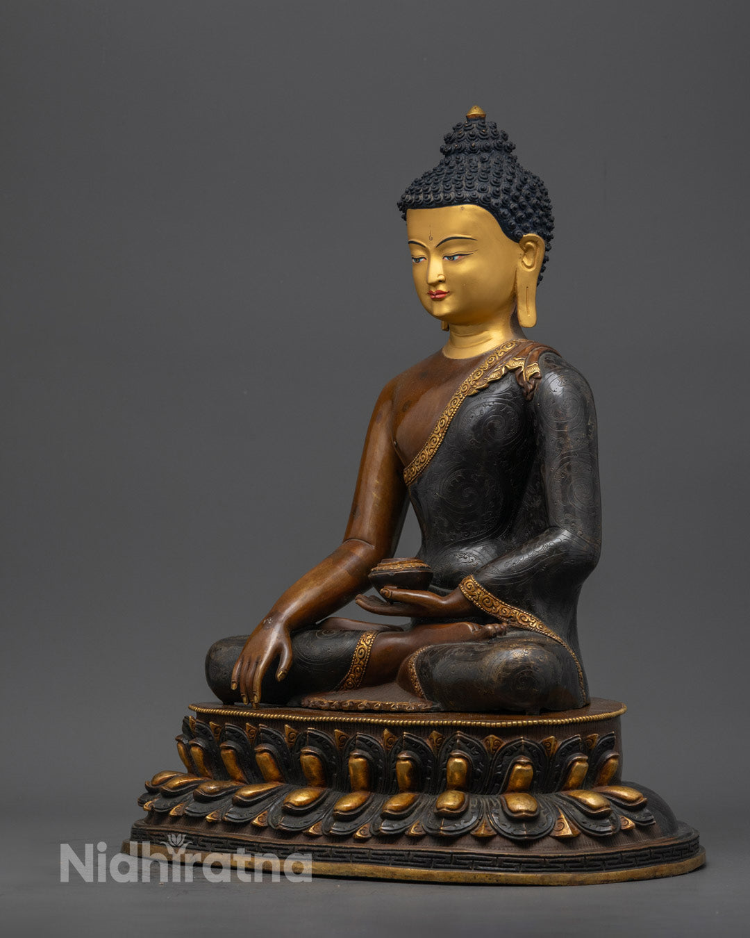 Premium Oxidized Shakyamuni Buddha Statue | Tibetan Artwork