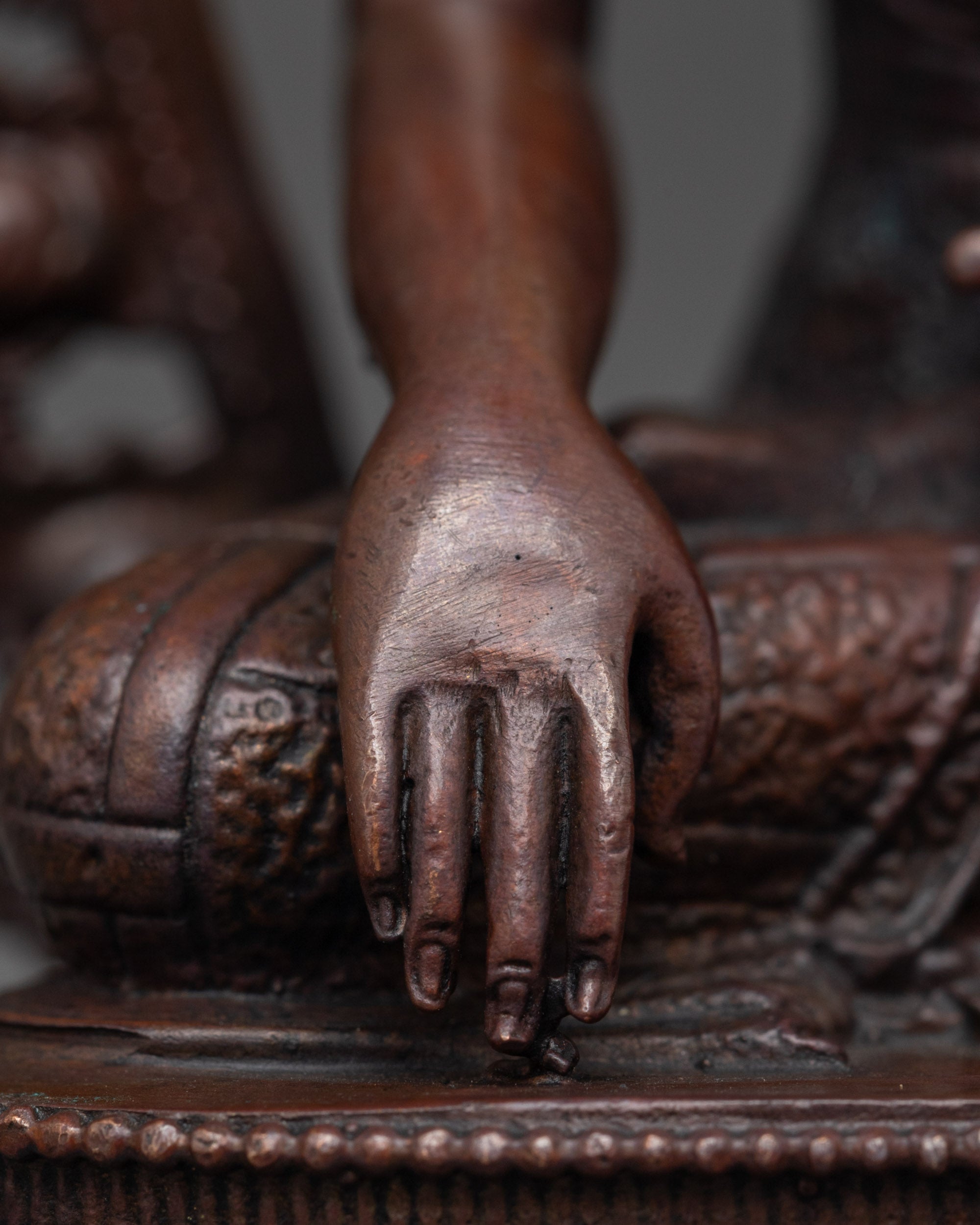 Machine-Produced Buddha Shakyamuni Statue | Elegant Spiritual Decor