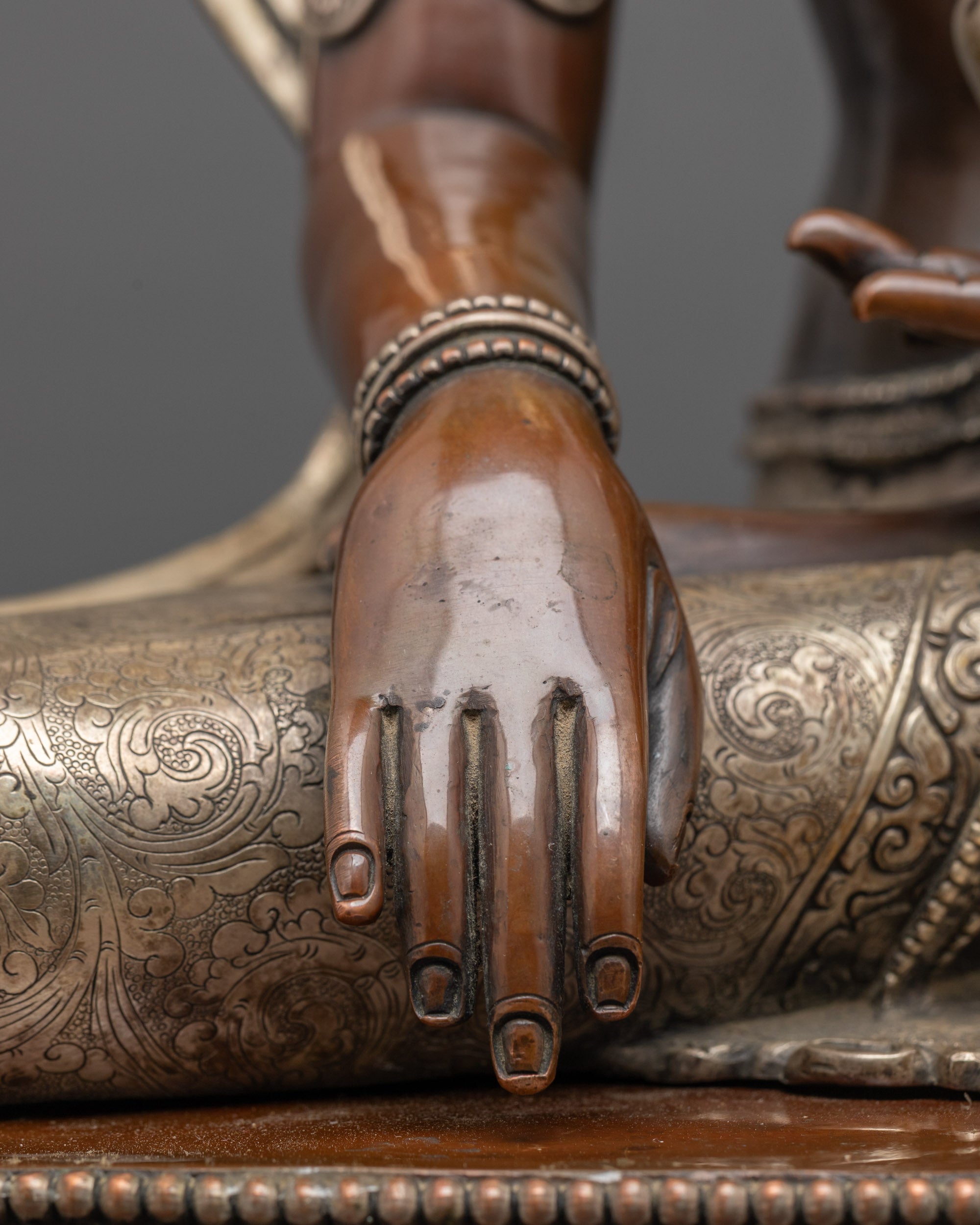 Crowned Shakyamuni Buddha Statue | Regal Enlightenment in Handcrafted