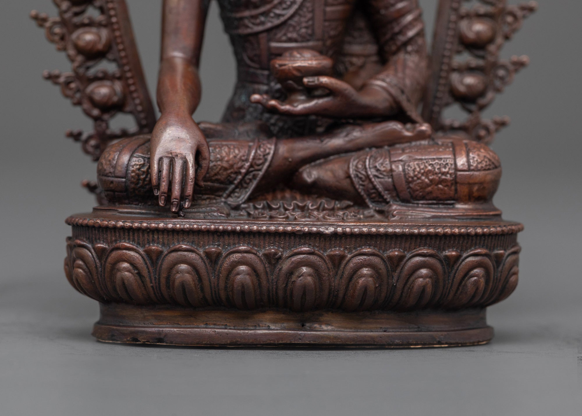 Machine-Produced Buddha Shakyamuni Statue | Elegant Spiritual Decor