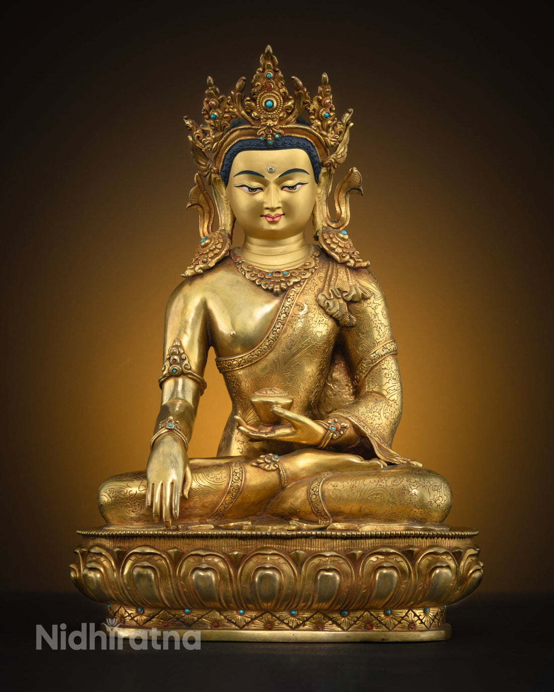 Crowned Buddha Shakyamuni Statue: Emblem of Enlightenment