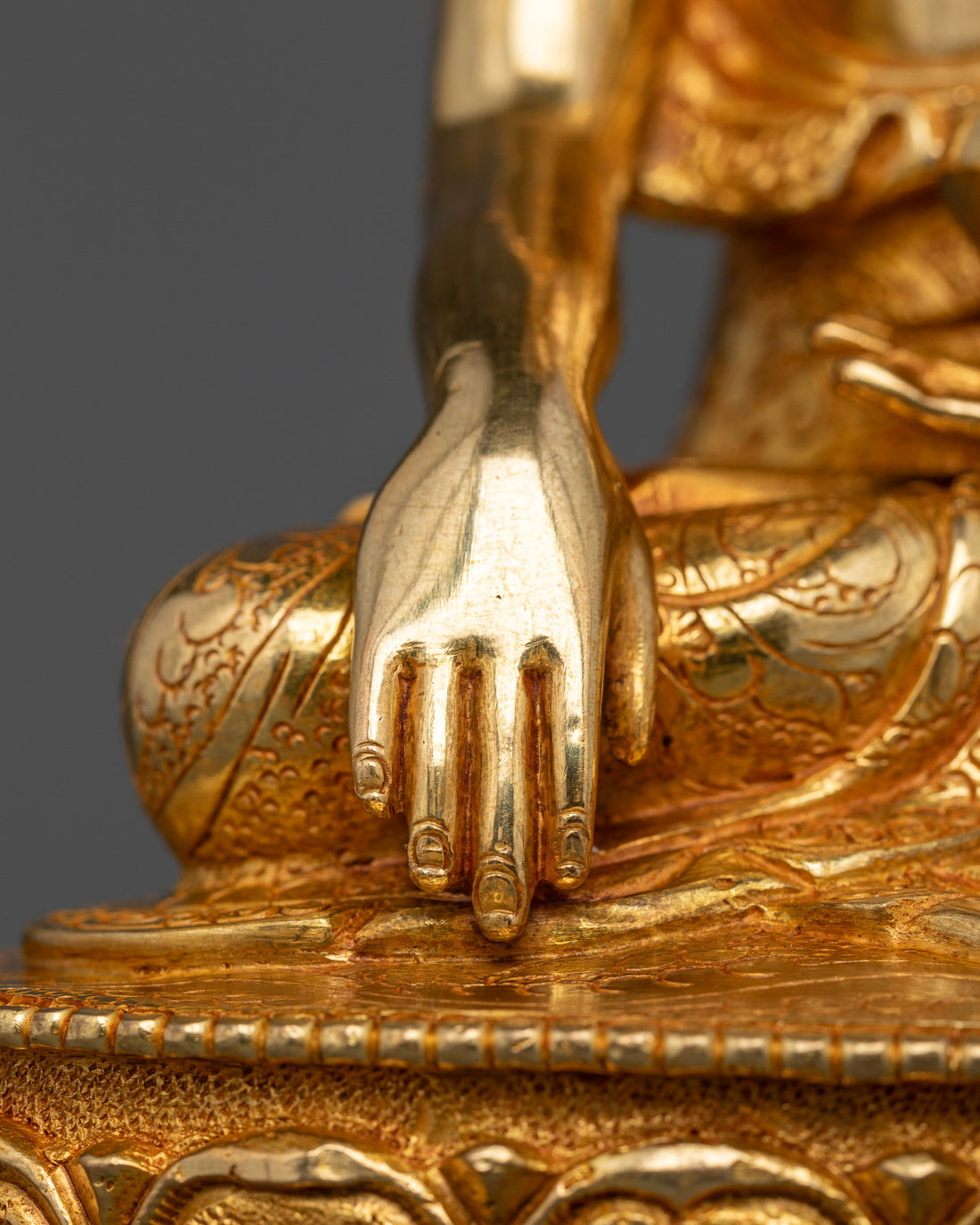 Crown Buddha Shakyamuni Statue - Regal Embodiment of Enlightenment and Compassion