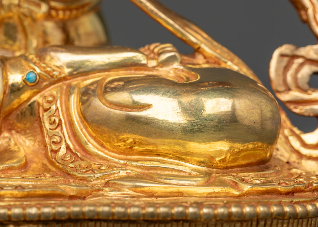 Gold-Gilded Vajradhara: The Radiant Holder of the Vajra