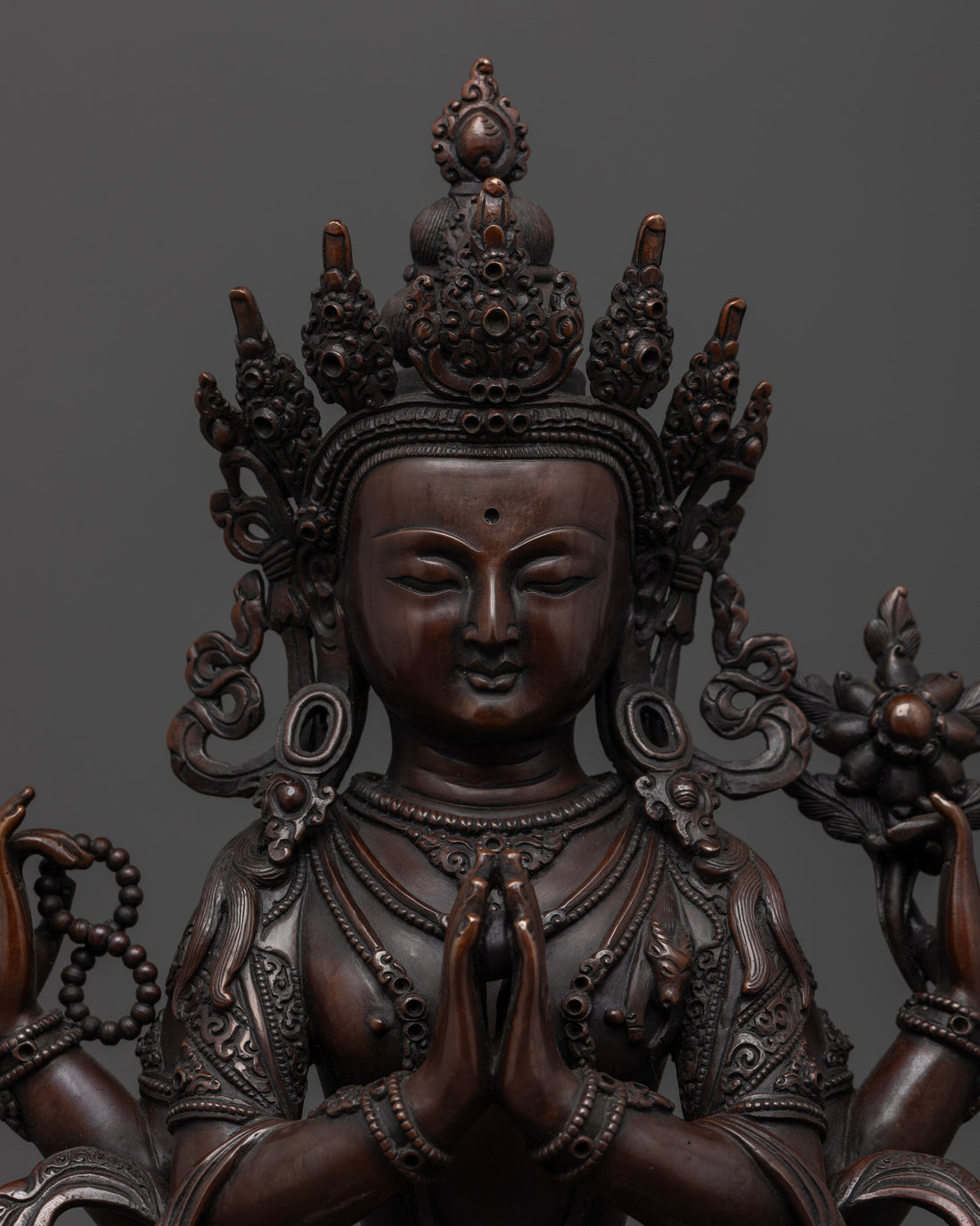 Oxidized Chenrezig Statue: Elegant Compassionate Art