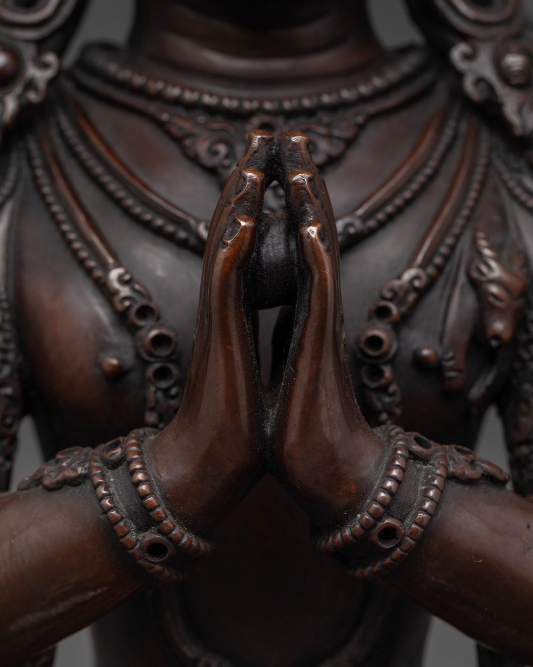 Oxidized Chenrezig Statue: Elegant Compassionate Art