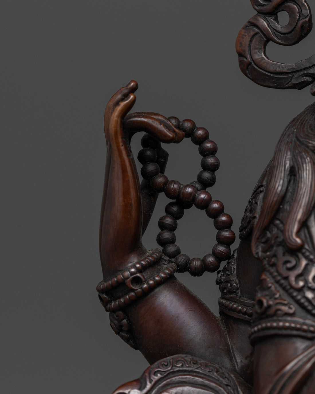 Oxidized Chenrezig Statue: Elegant Compassionate Art