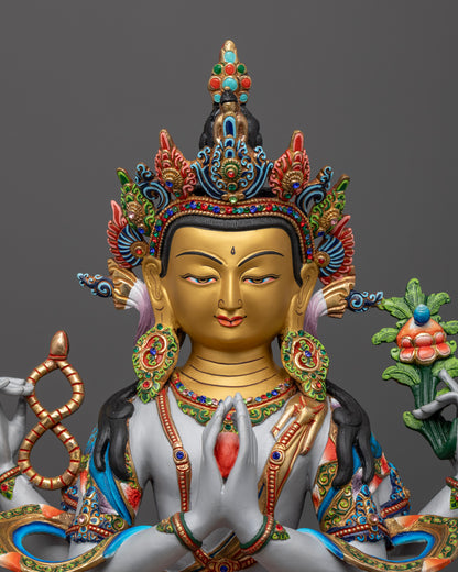  Chenrezig’s serene, gold-plated face highlights the intricate details and expert artistry of traditional Nepalese craftsmanship.