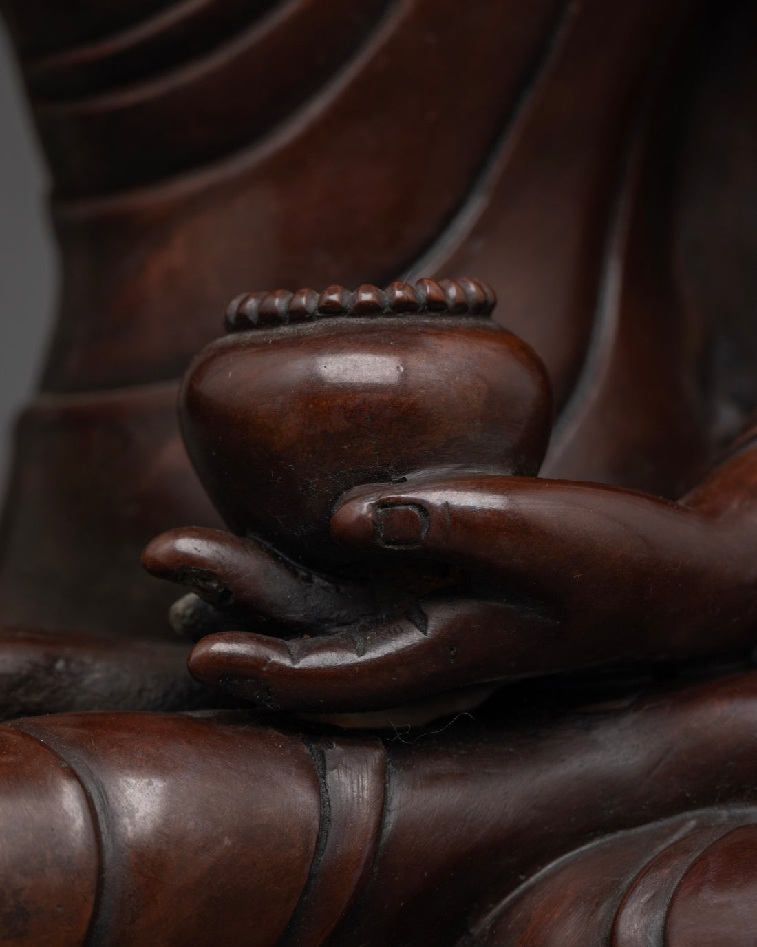 Oxidized Crowned Buddha Shakyamuni: Enhance Your Meditation Space