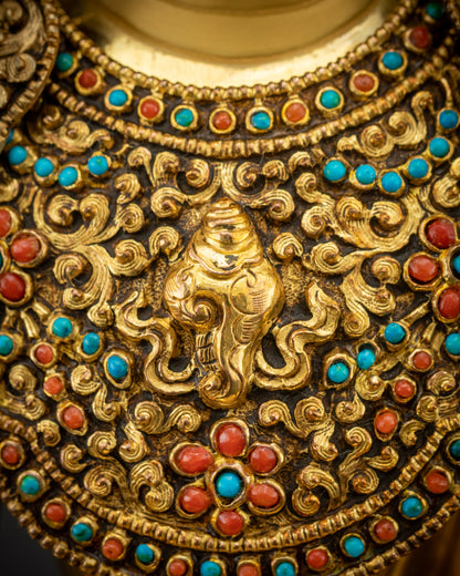 Detailed necklace with Conch Shell symbol on sacred Jowo Rinpoche Buddha
