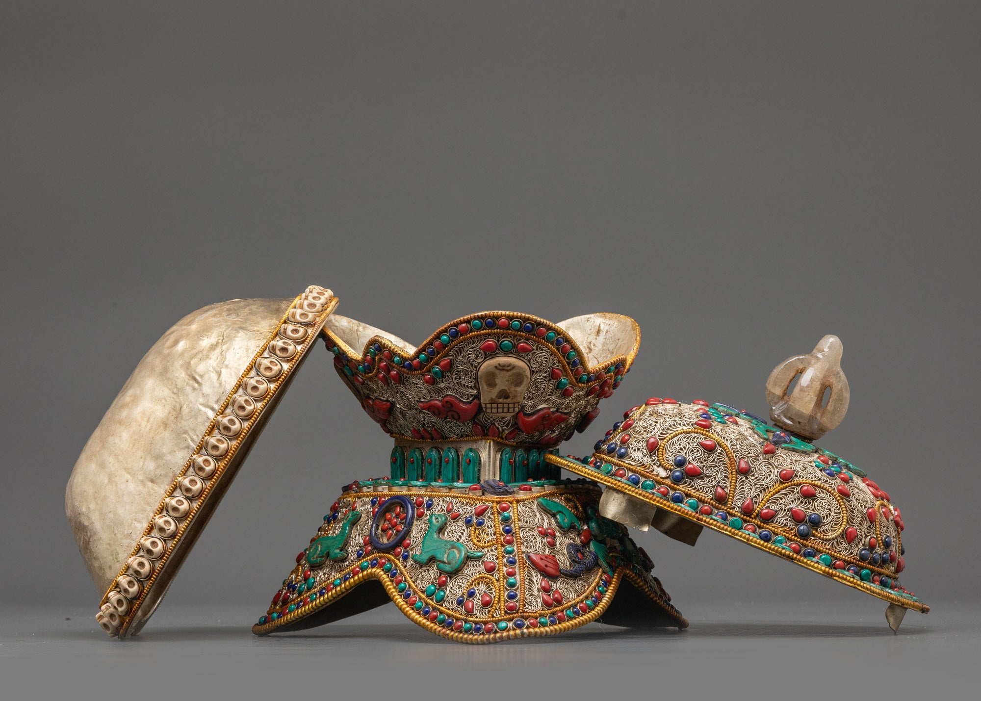 Detailed view Kapala Set with detailed floral filigree and semi-precious stone inlays