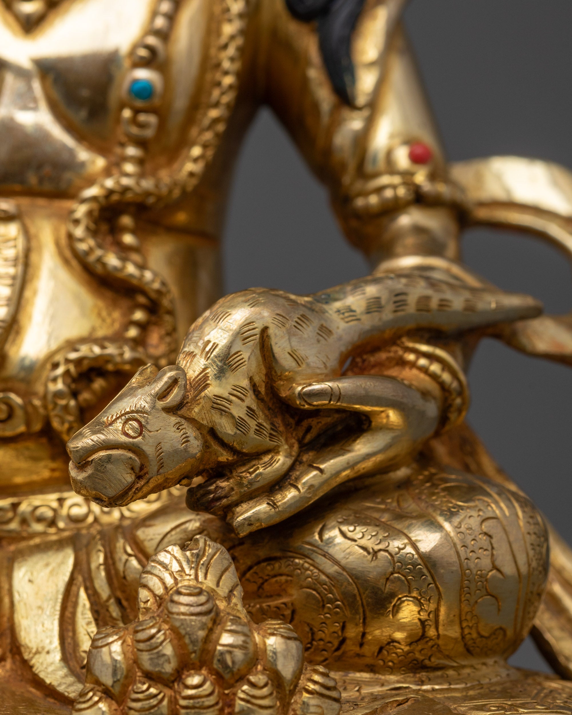 Dzambhala Statue | God of Wealth in Traditional Himalayan Art