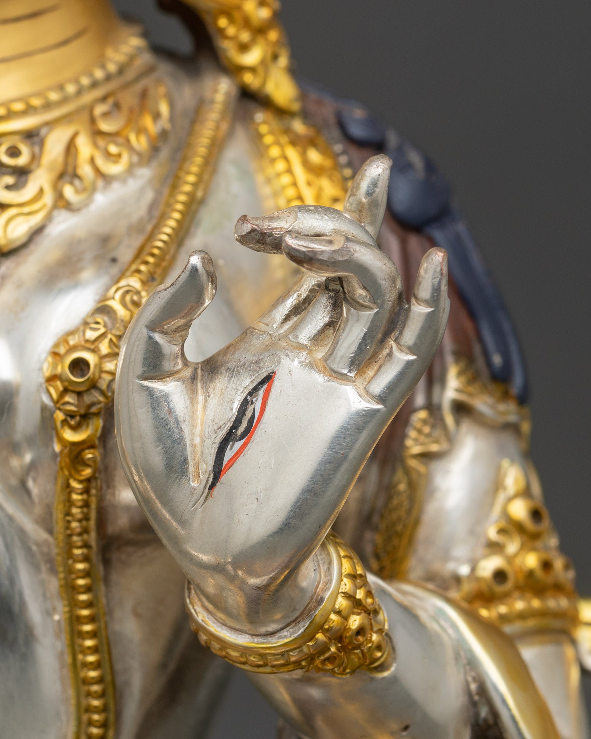 Dukar (Sitatapatra) Statue | Traditional Tibetan Buddhist Sculpture