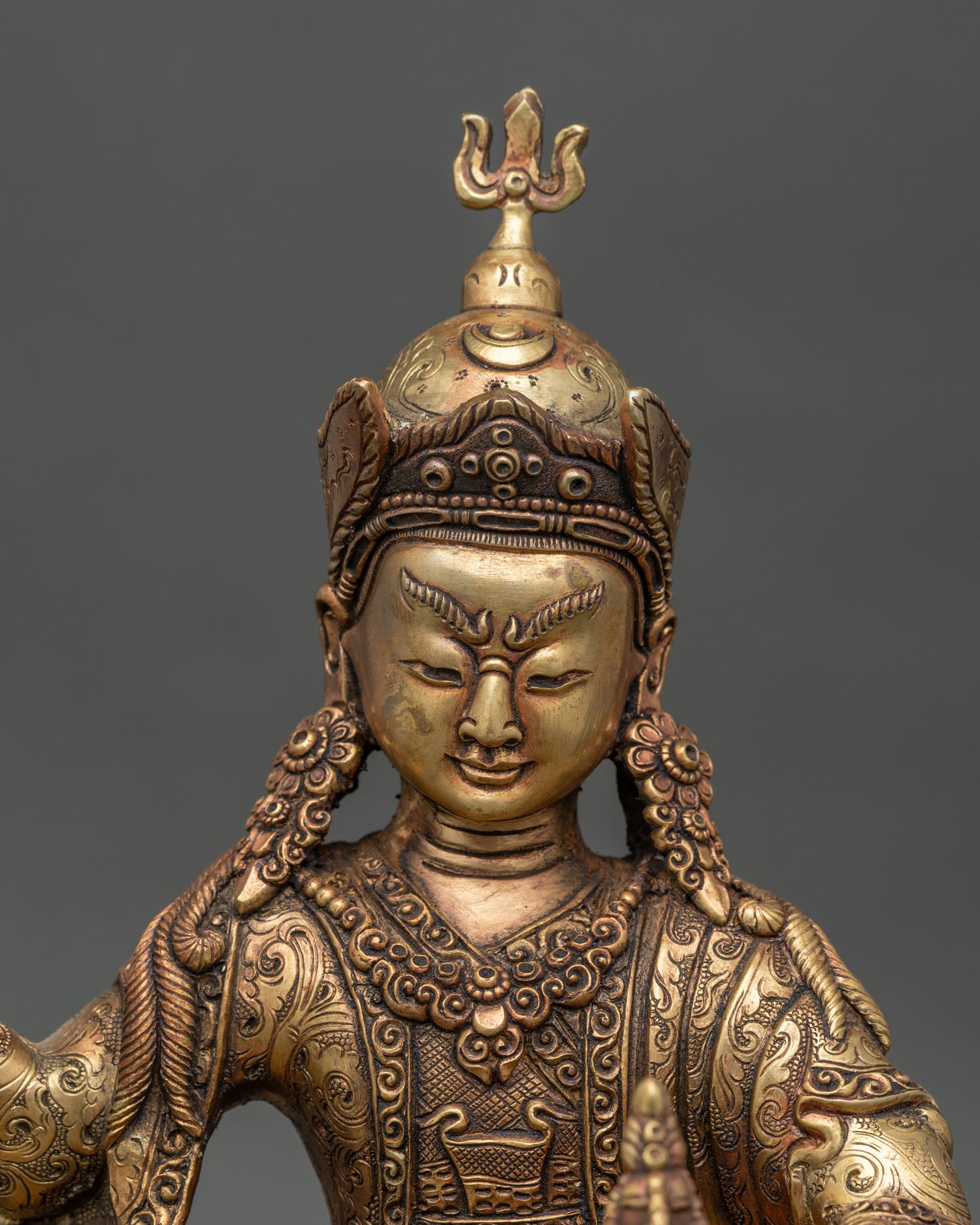 Guru Rinpoche With Consert Statue