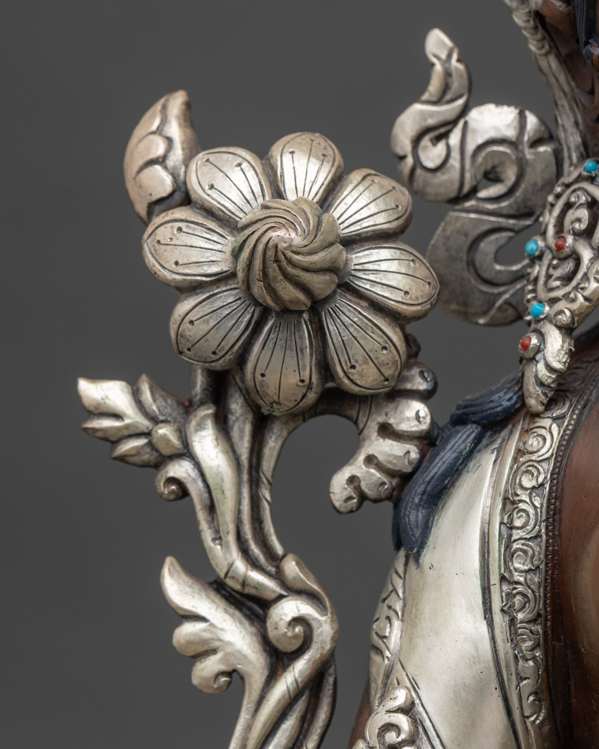 Elegant Green Tara Statue – Nepalese Spiritual Artwork