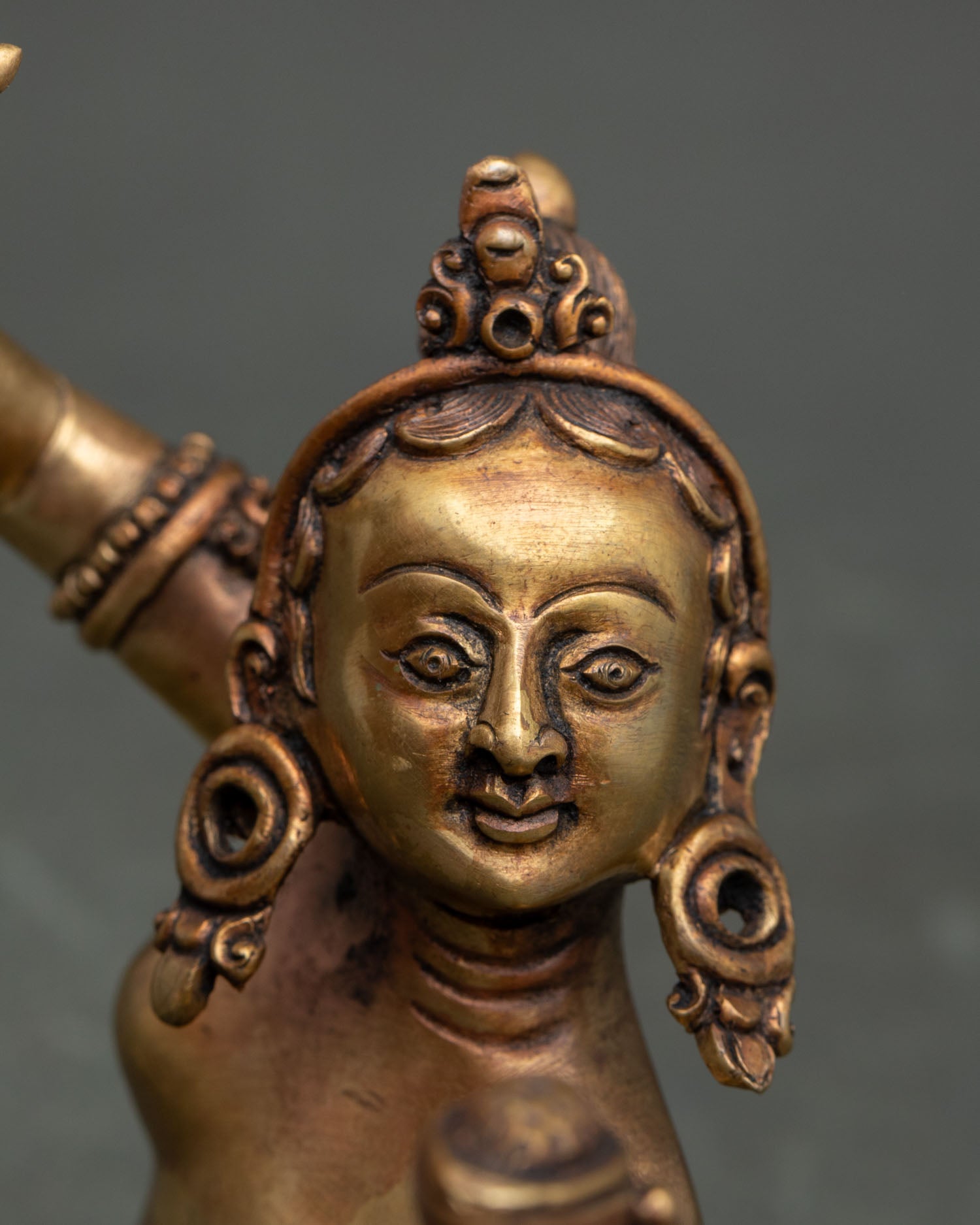 Guru Rinpoche With Consert Statue
