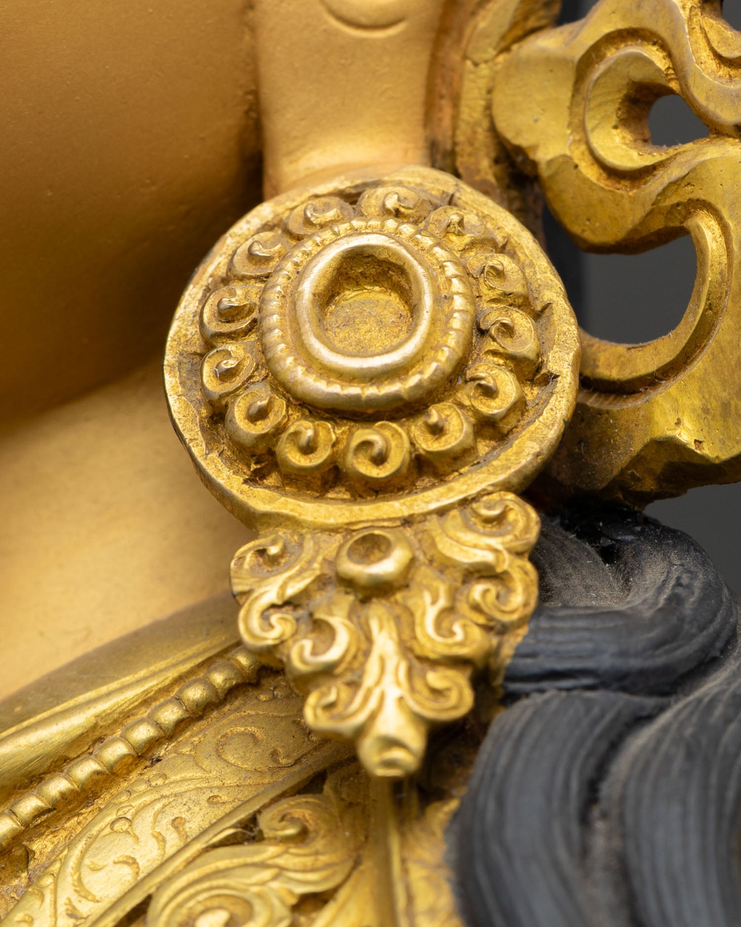 Traditional Guru Rinpoche Statue – Himalayan Buddhist Art