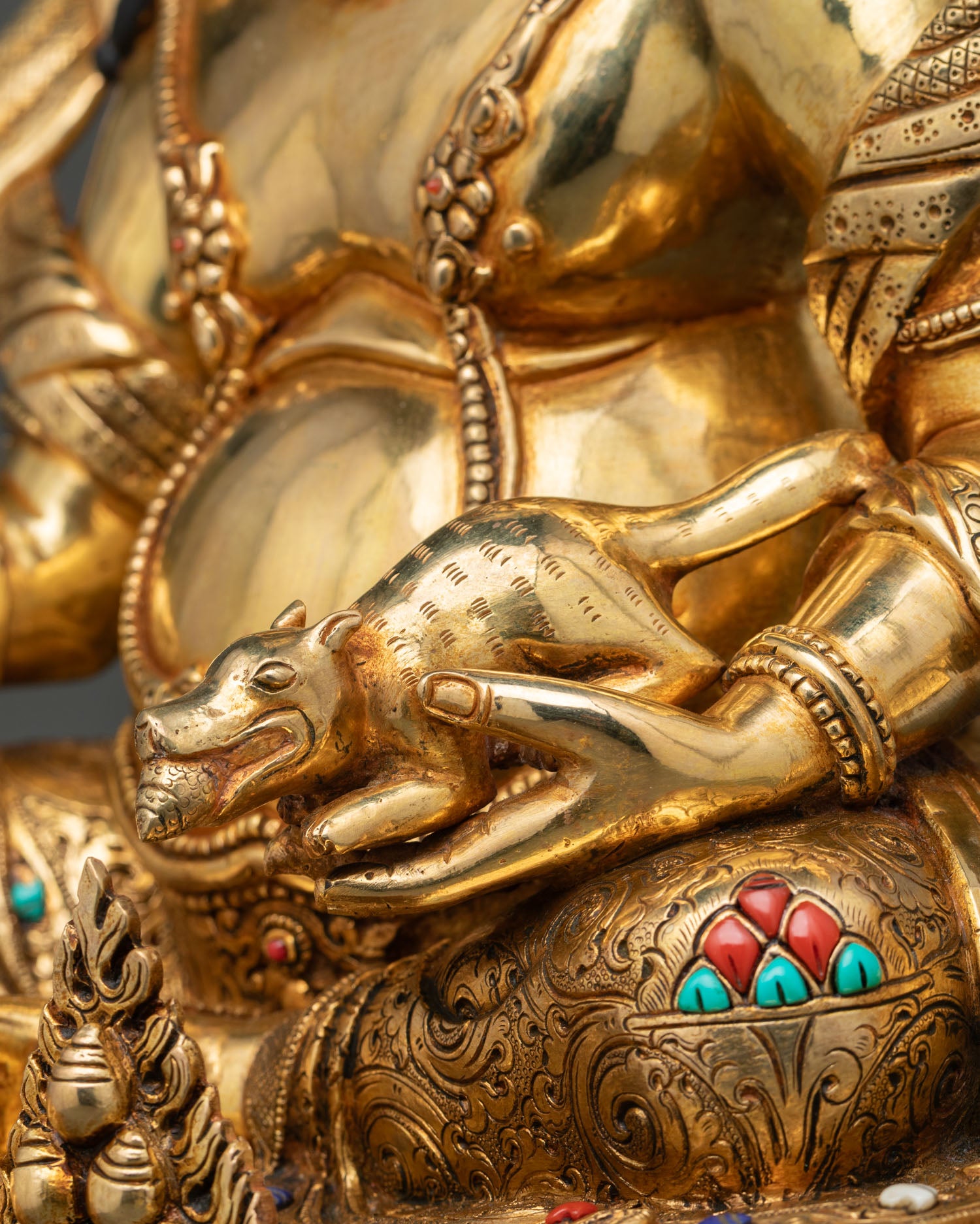 Dzambhala Statue – Embodiment of Prosperity and Financial Blessings