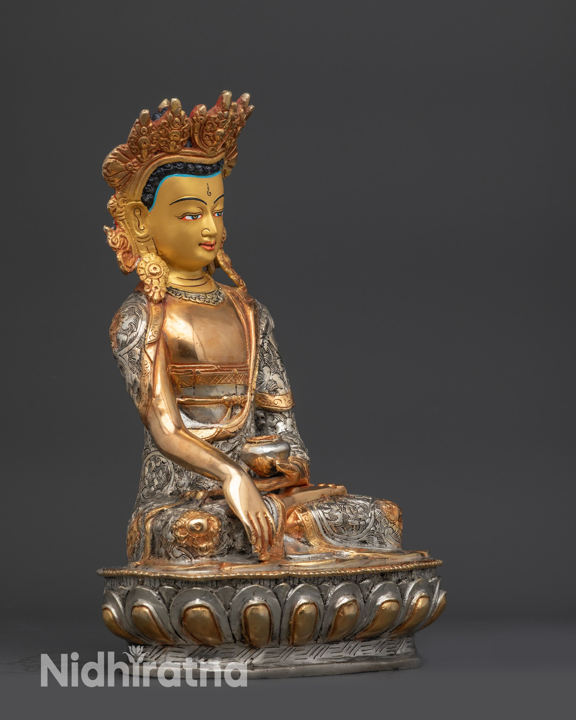 Crowned Shakyamuni Buddha Statue