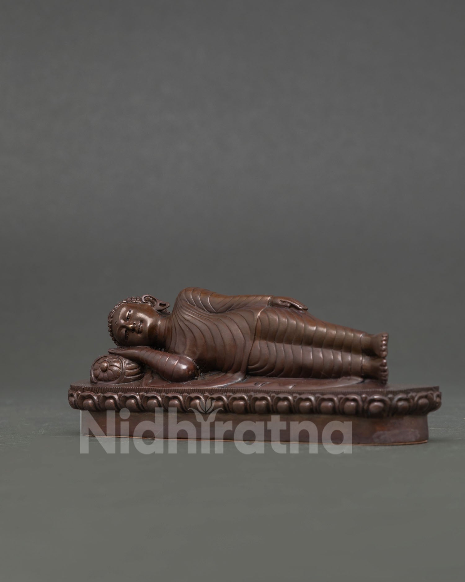Nirvana Buddha Statue