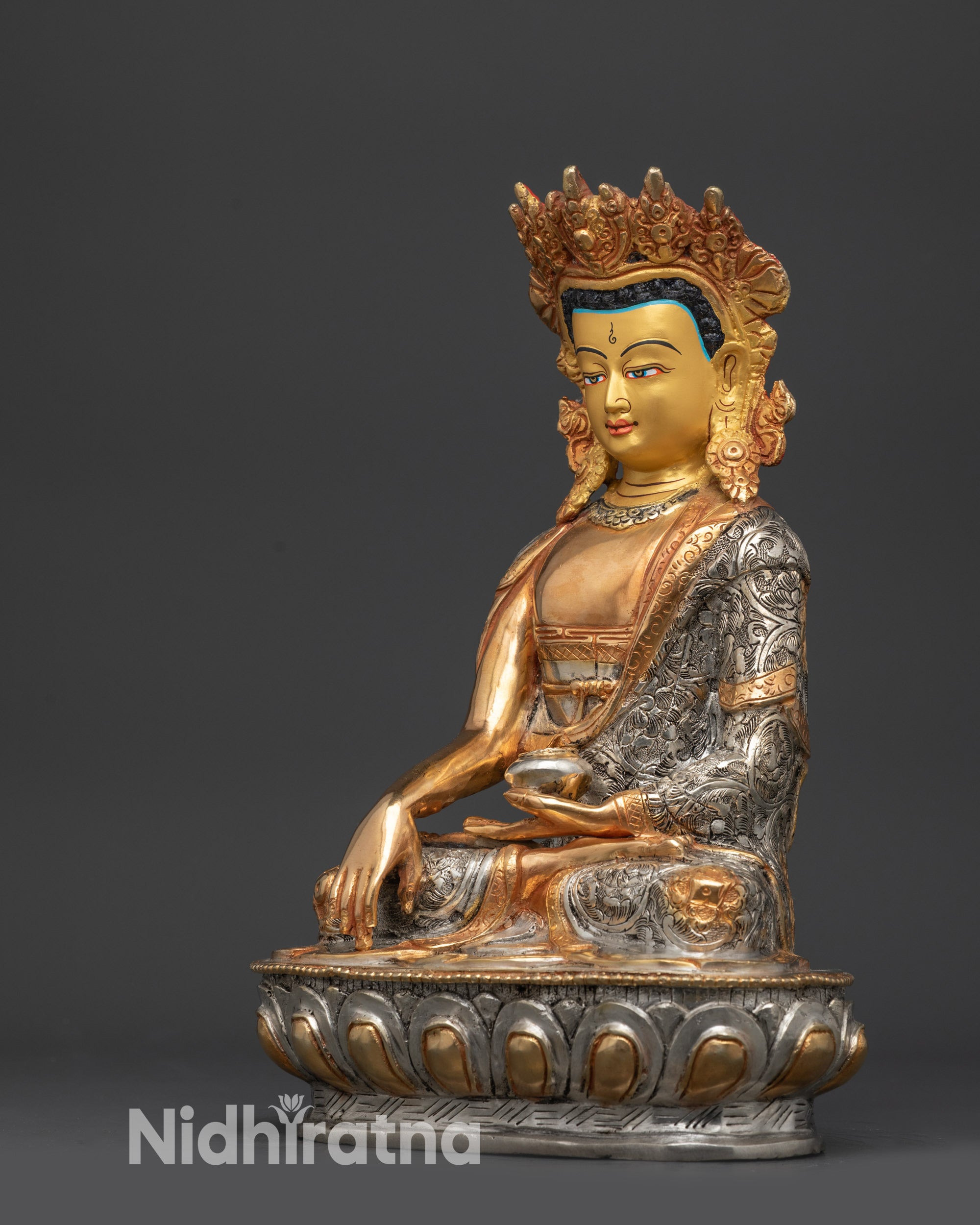 Crowned Shakyamuni Buddha Statue