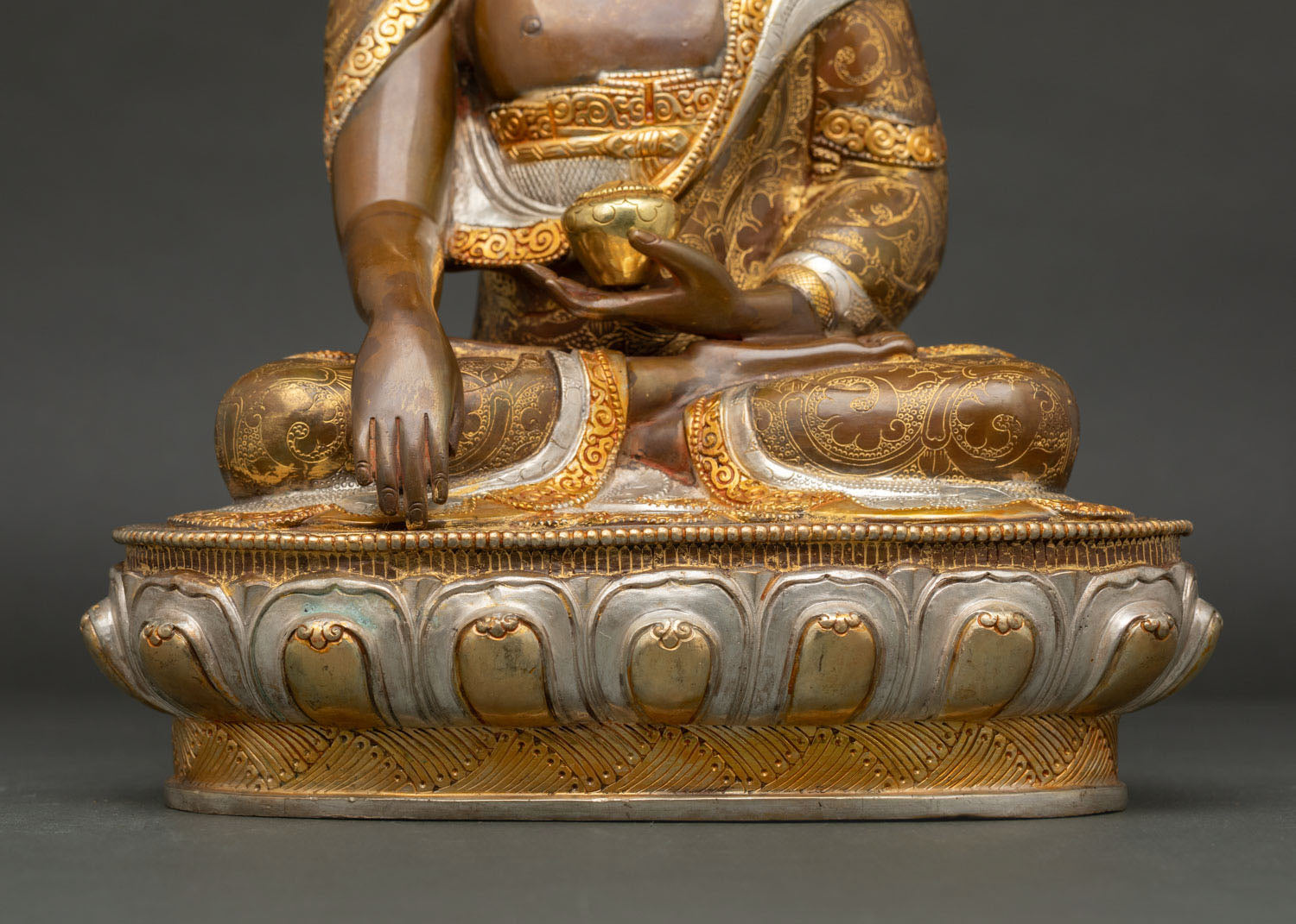 Buddha Shakyamuni Statue