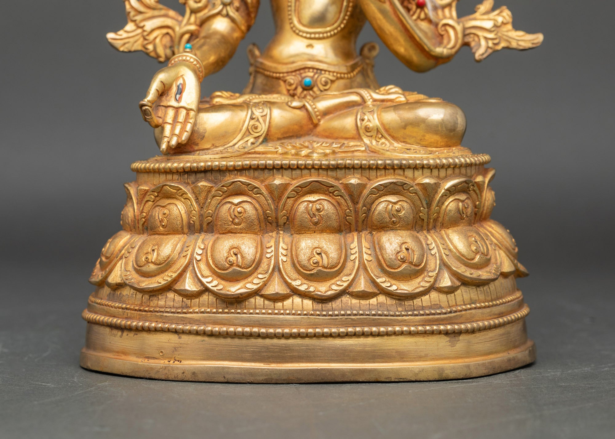 White Tara Statue – Elegant Deity for Healing and Spiritual Practice