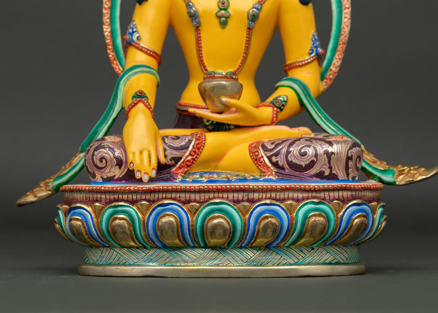 Crown Buddha Shakyamuni Statue – Symbol of Spiritual Awakening