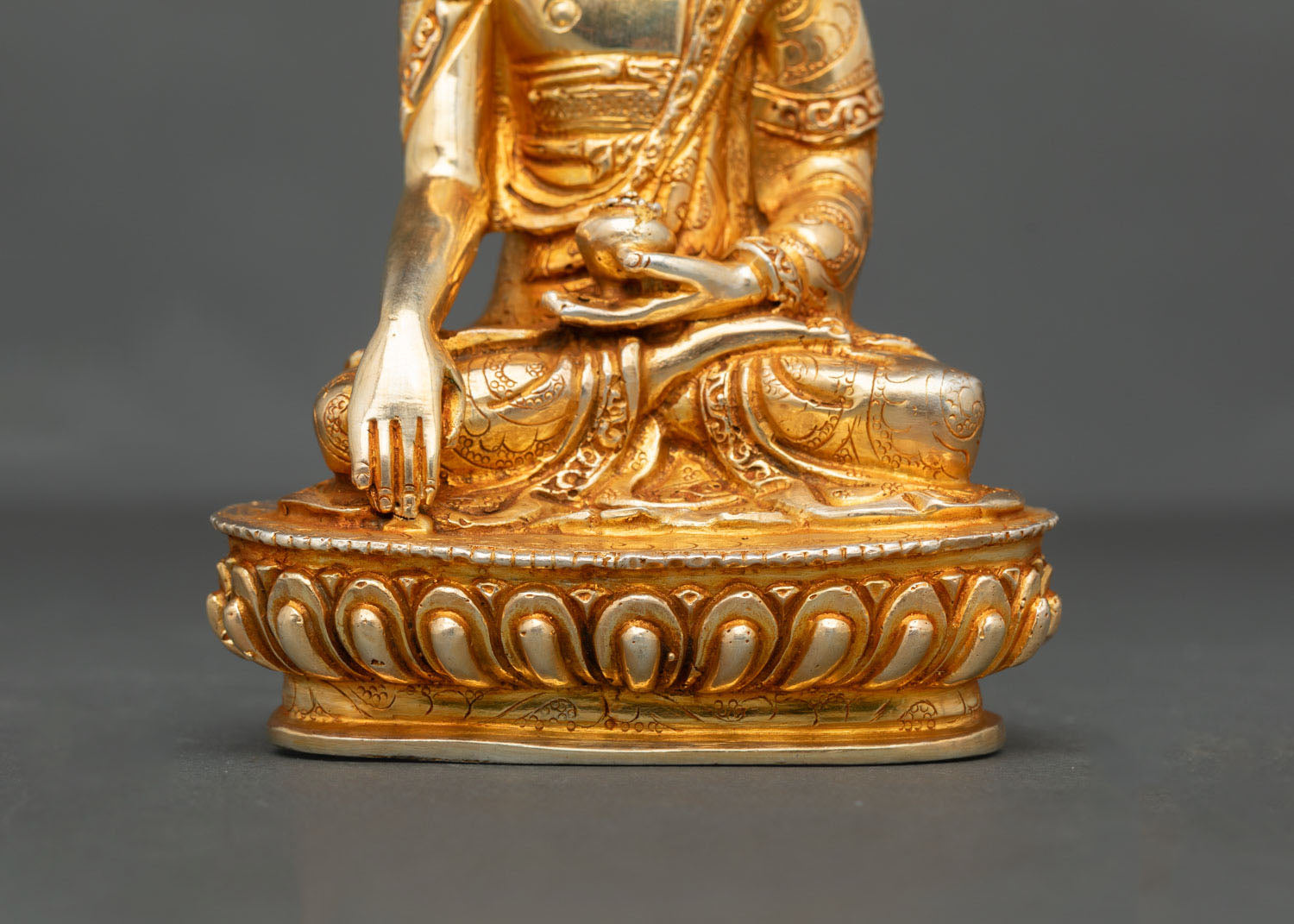 Shakyamuni Buddha Statue for Sacred Shrine Decor