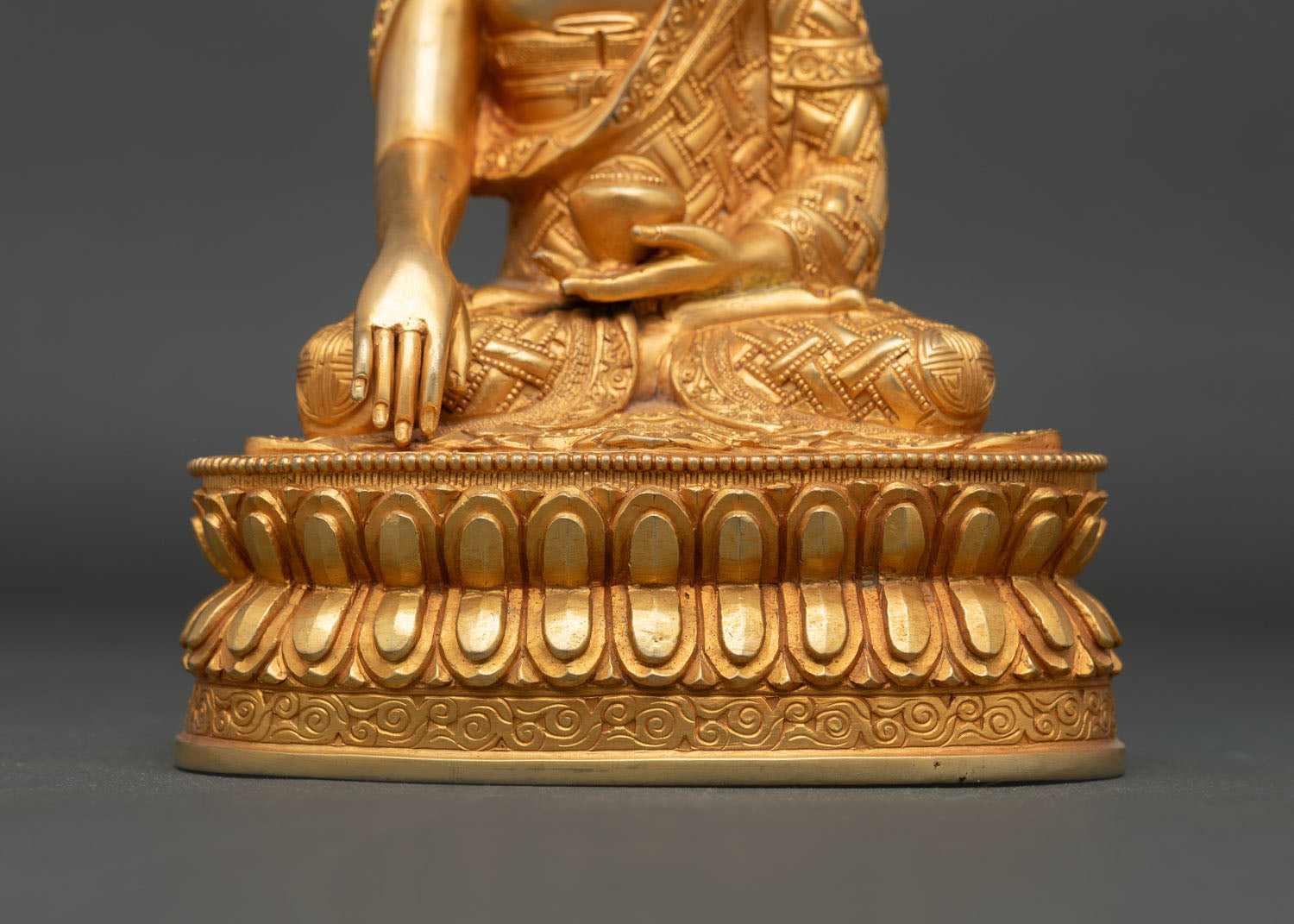 Buddha Shakyamuni Statue | Embodiment of Peace and Awakening