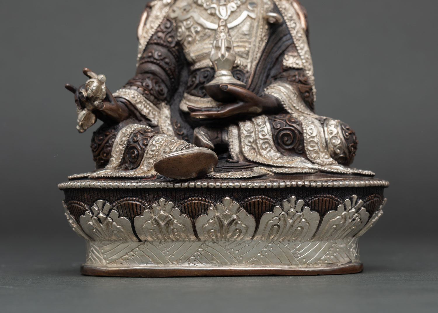 Guru Rinpoche Statue – Sacred Himalayan Art from Nepal