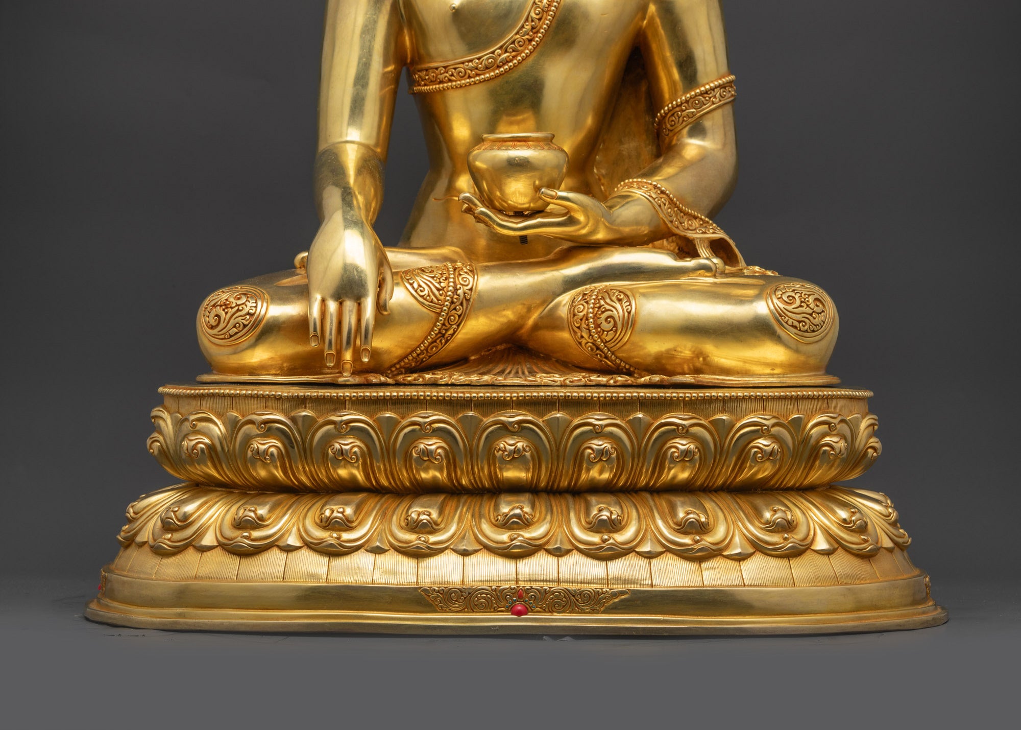 Traditional Shakyamuni Buddha Statue | Peaceful & Serene Buddhist Art
