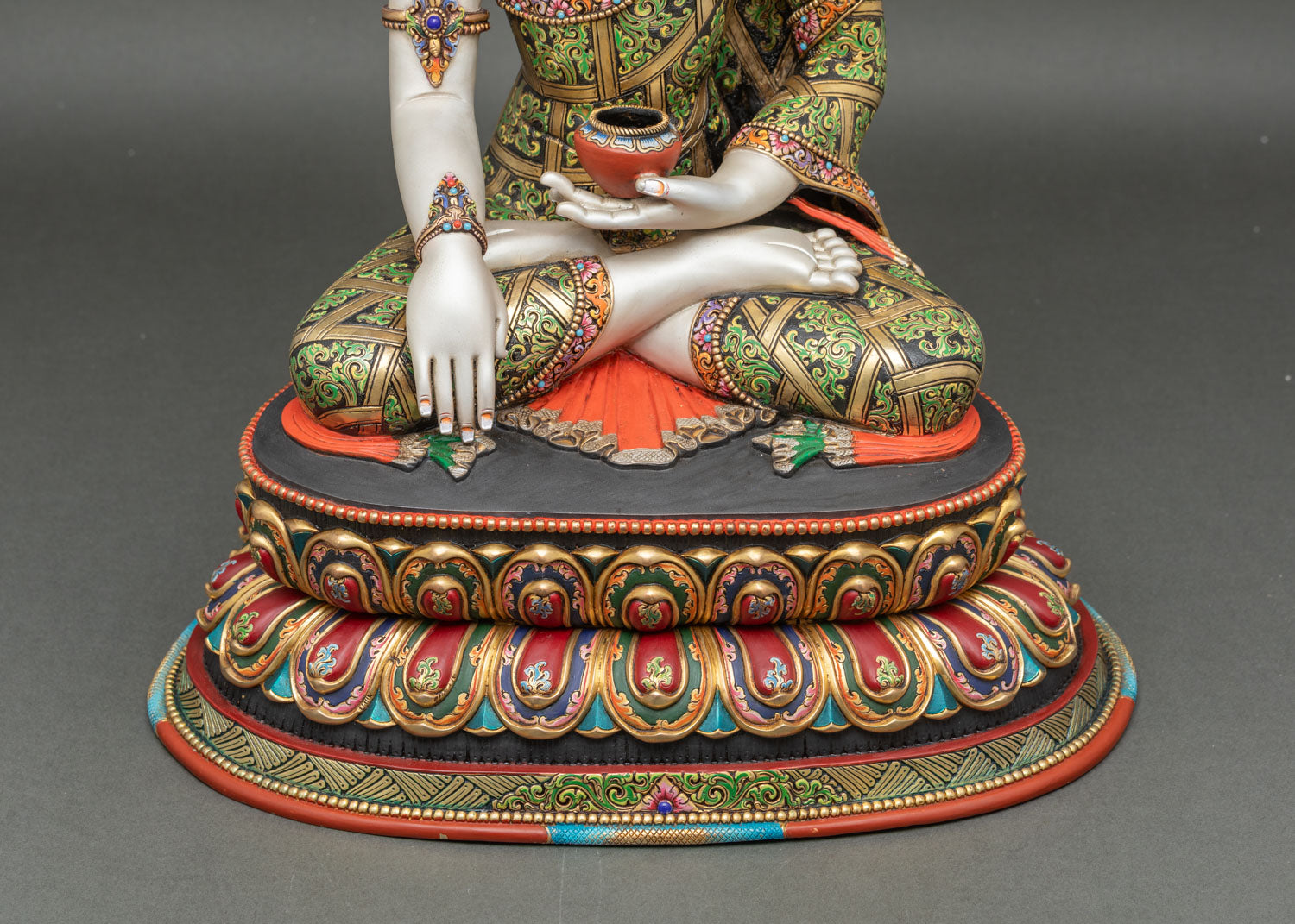 Crown Buddha Shakyamuni Statue – Peaceful Zen Sculpture