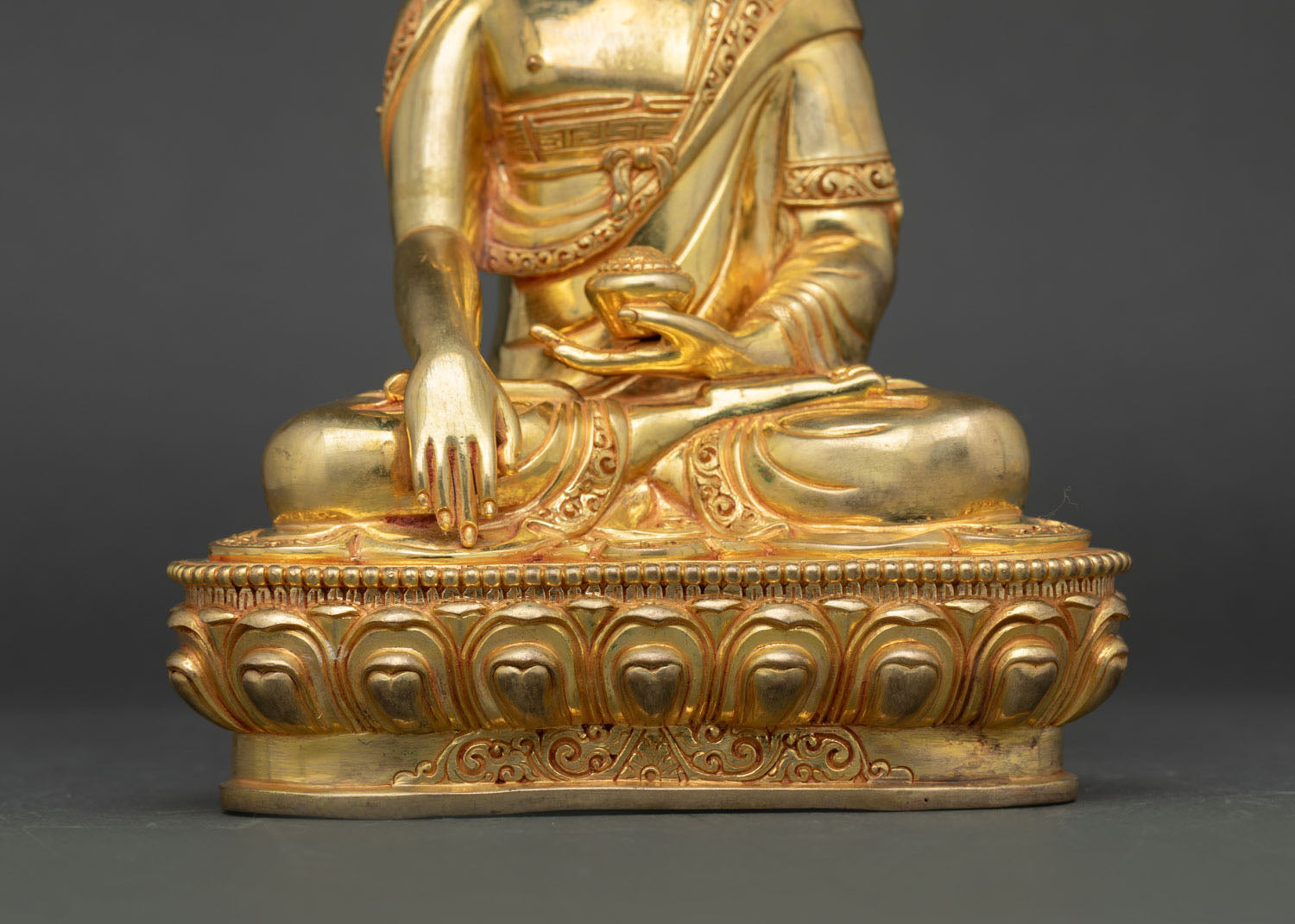 Buddha Shakyamuni Statue | Traditional Buddhist Artwork