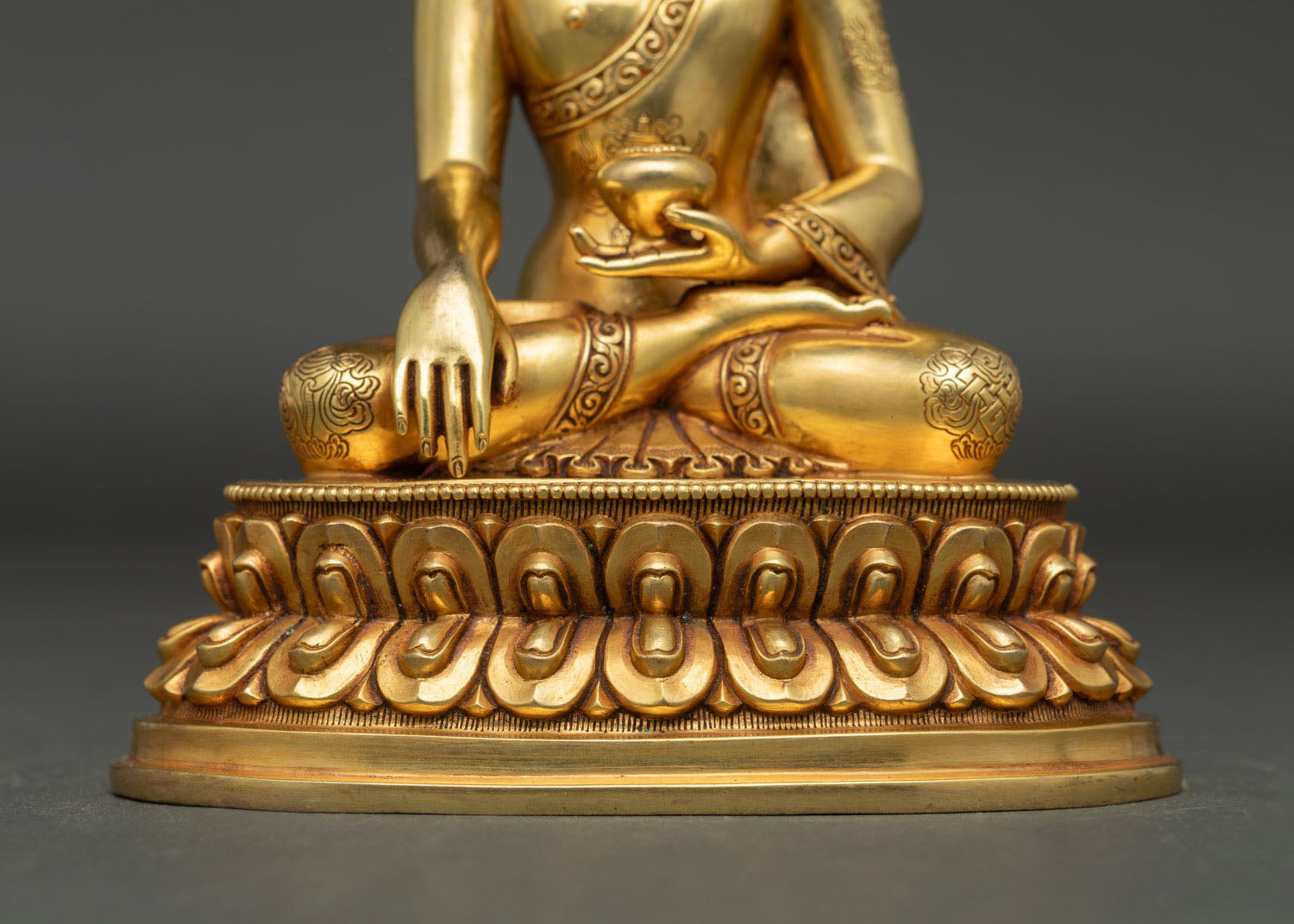 Buddha Shakyamuni Statue