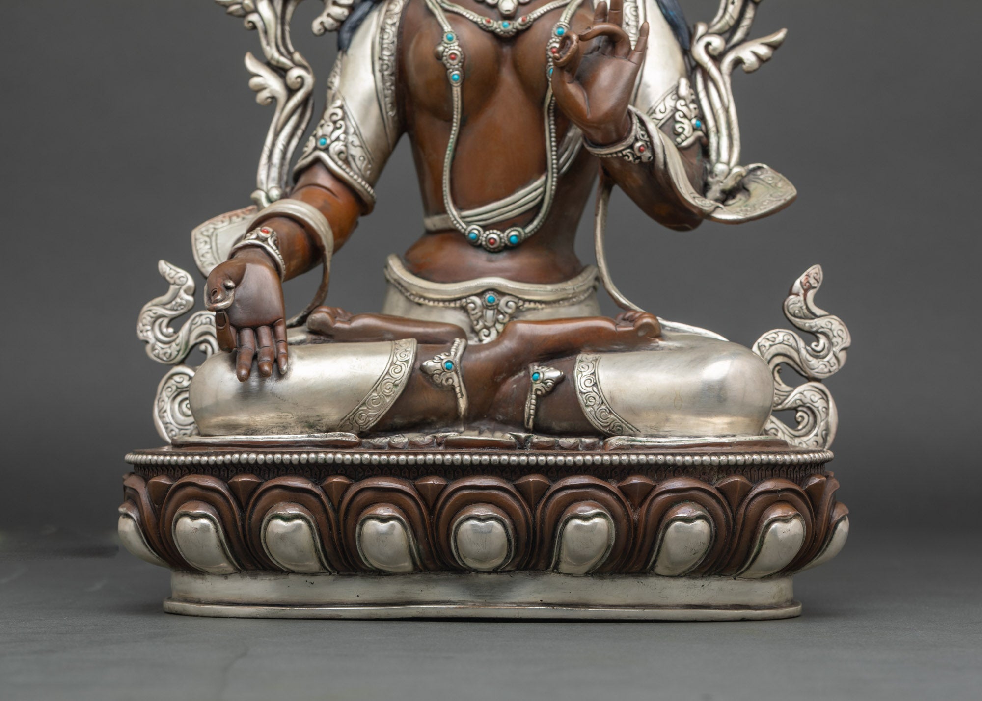 Elegant Green Tara Statue – Nepalese Spiritual Artwork