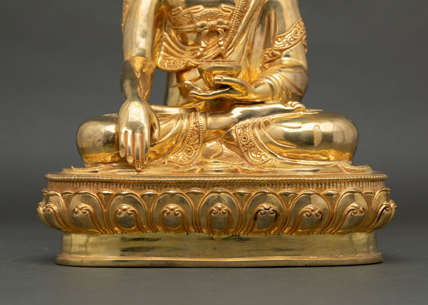 Buddha Shakyamuni Statue