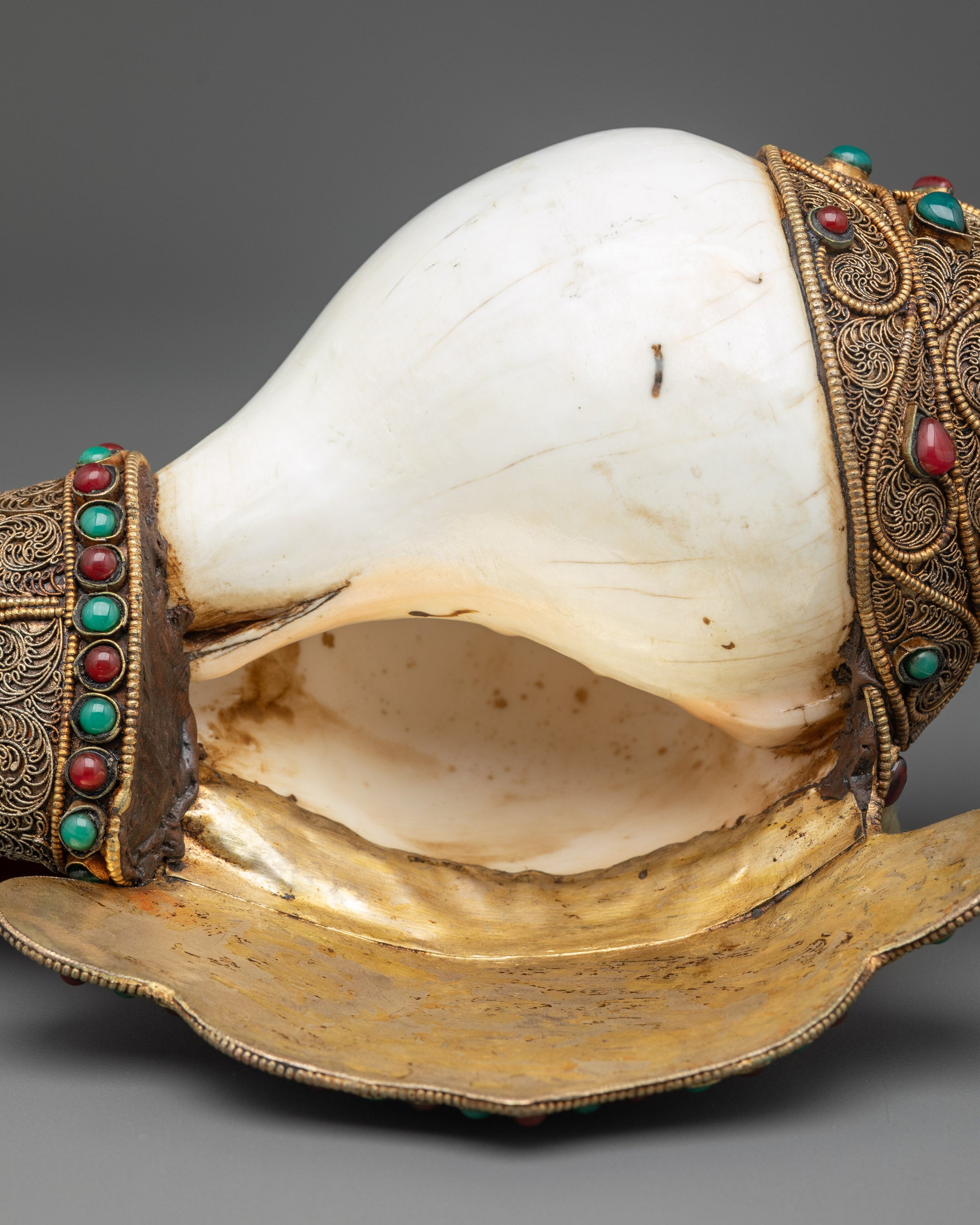 Handcrafted Conch Shell for Tibetan Ritual Decor