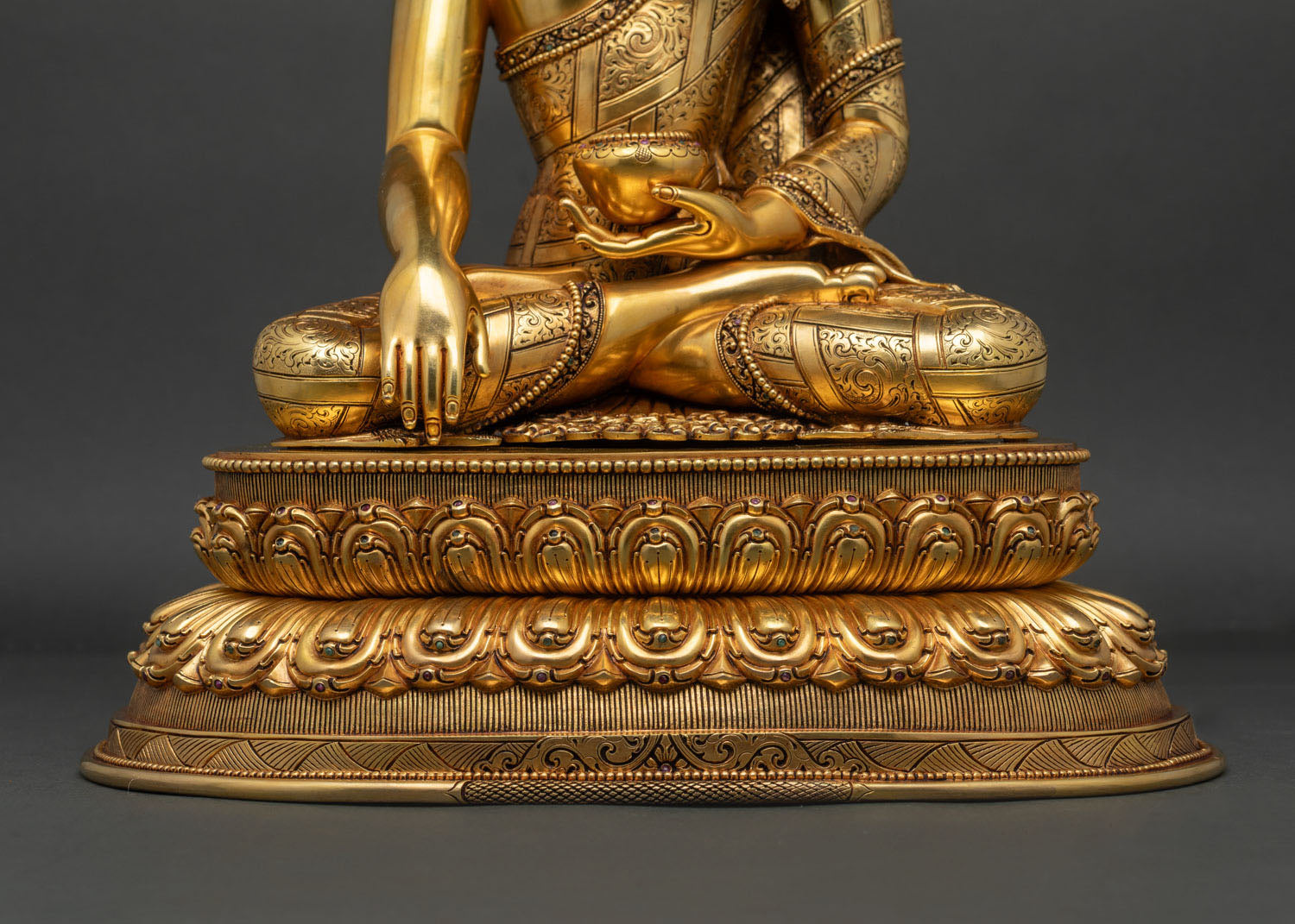 Peaceful Shakyamuni Buddha Statue | Symbol of Enlightenment & Peace