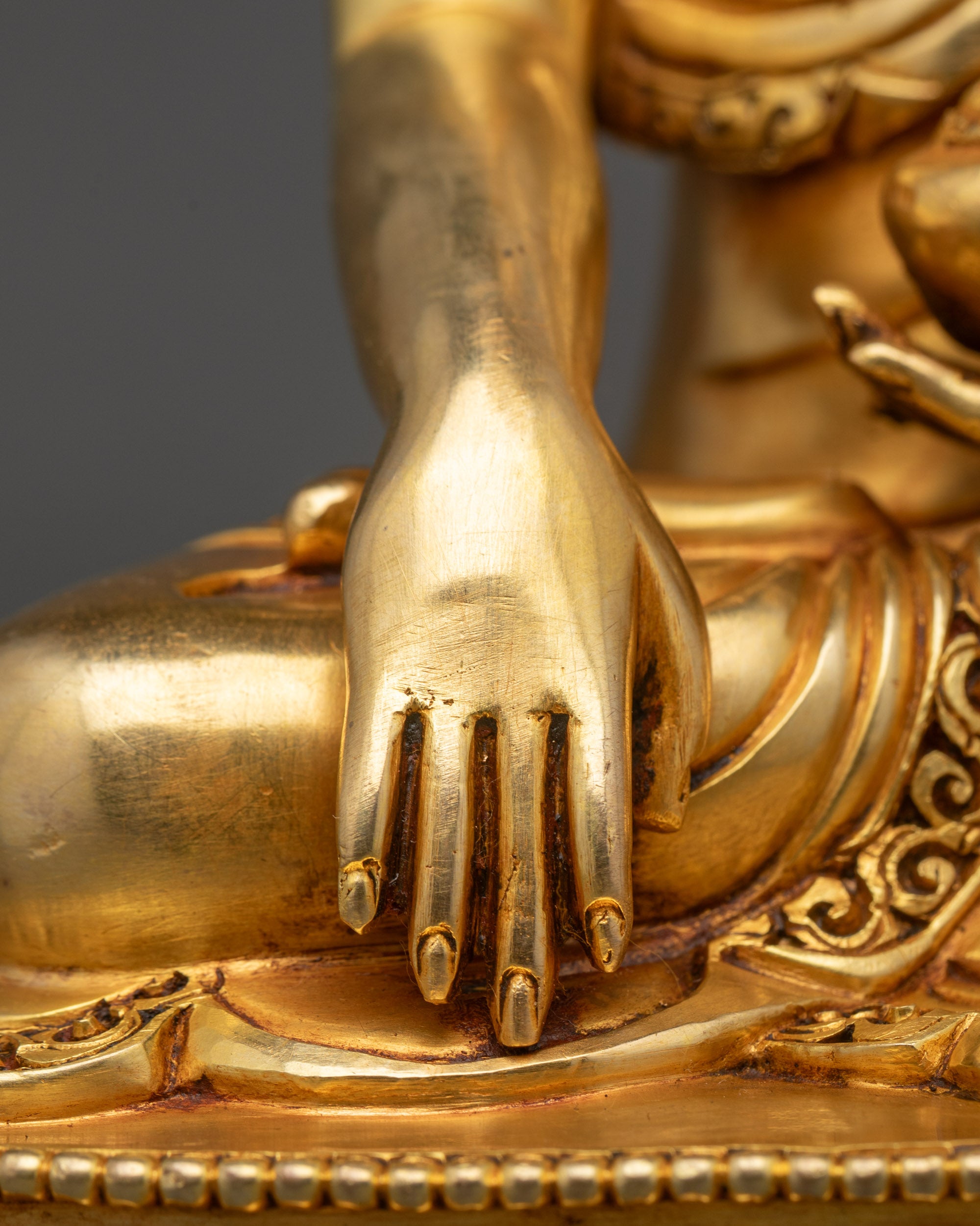 Golden Shakyamuni Buddha Statue for Awakening and Inner Peace