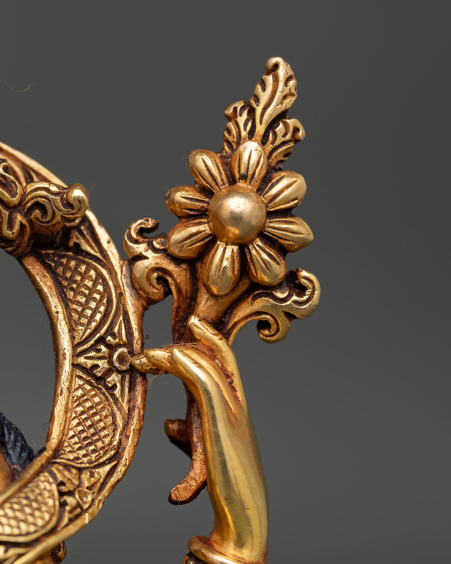 Four-Armed Chenrezig Statue – Tibetan Buddhist Sacred Figure
