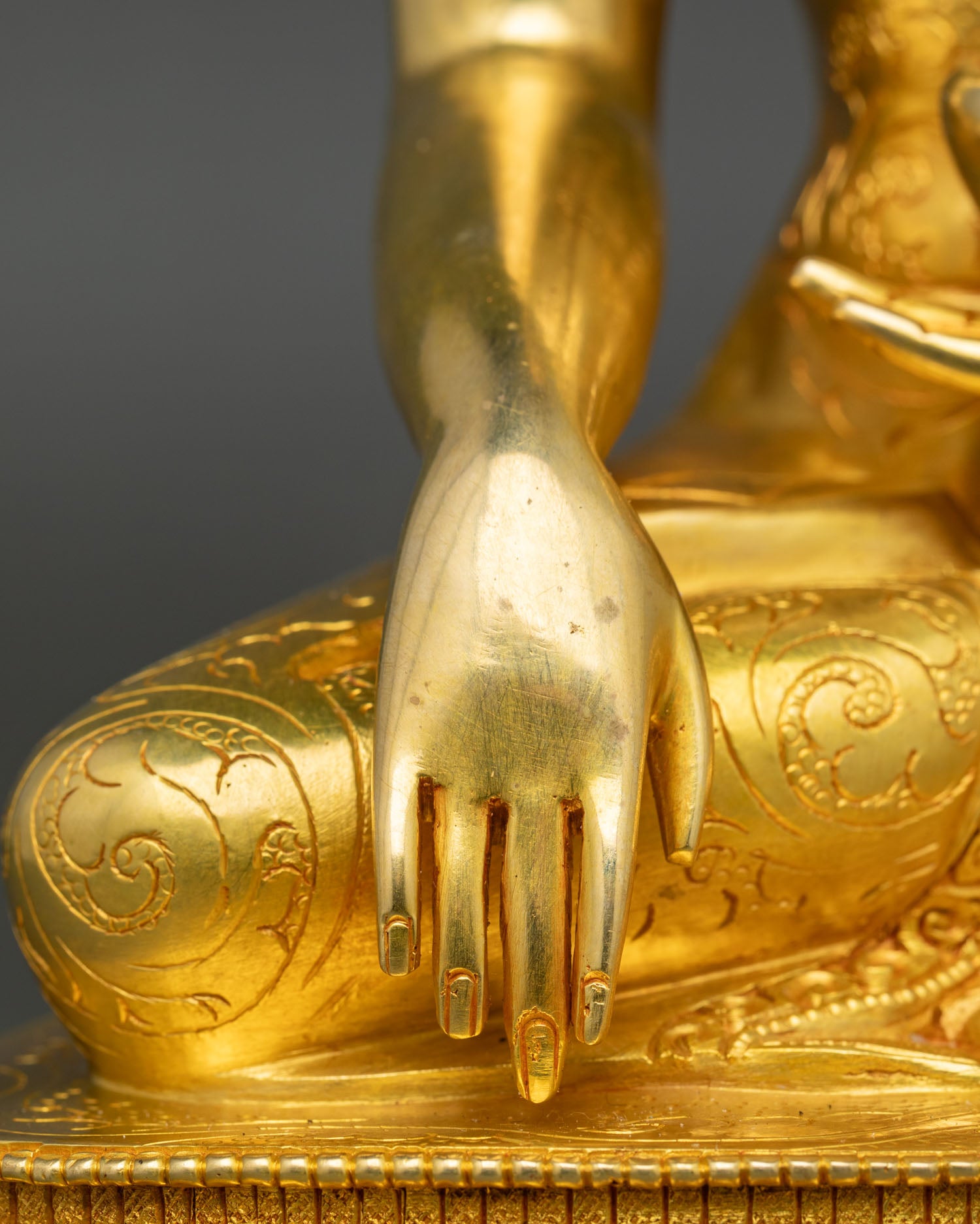 Tathagata Shakyamuni Buddha Statue | Gold Gilded Buddhist Art